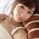 セクシー女優がベッド上で・・・「寝ながら」の自撮りが可愛すぎる♡